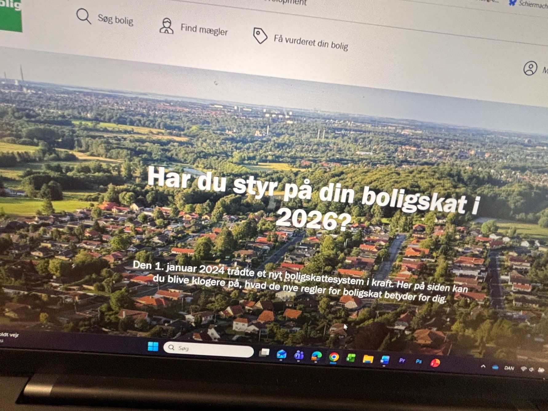 Med Nyboligs Boligskatteberegnerekan du se både ejendomsværdiskat og grundskyld for din bolig og få en fornemmelse af, hvor du ligger i forhold til lignende boliger i det område, du bor i, eller hvor du tænker på at købe ny bolig.
